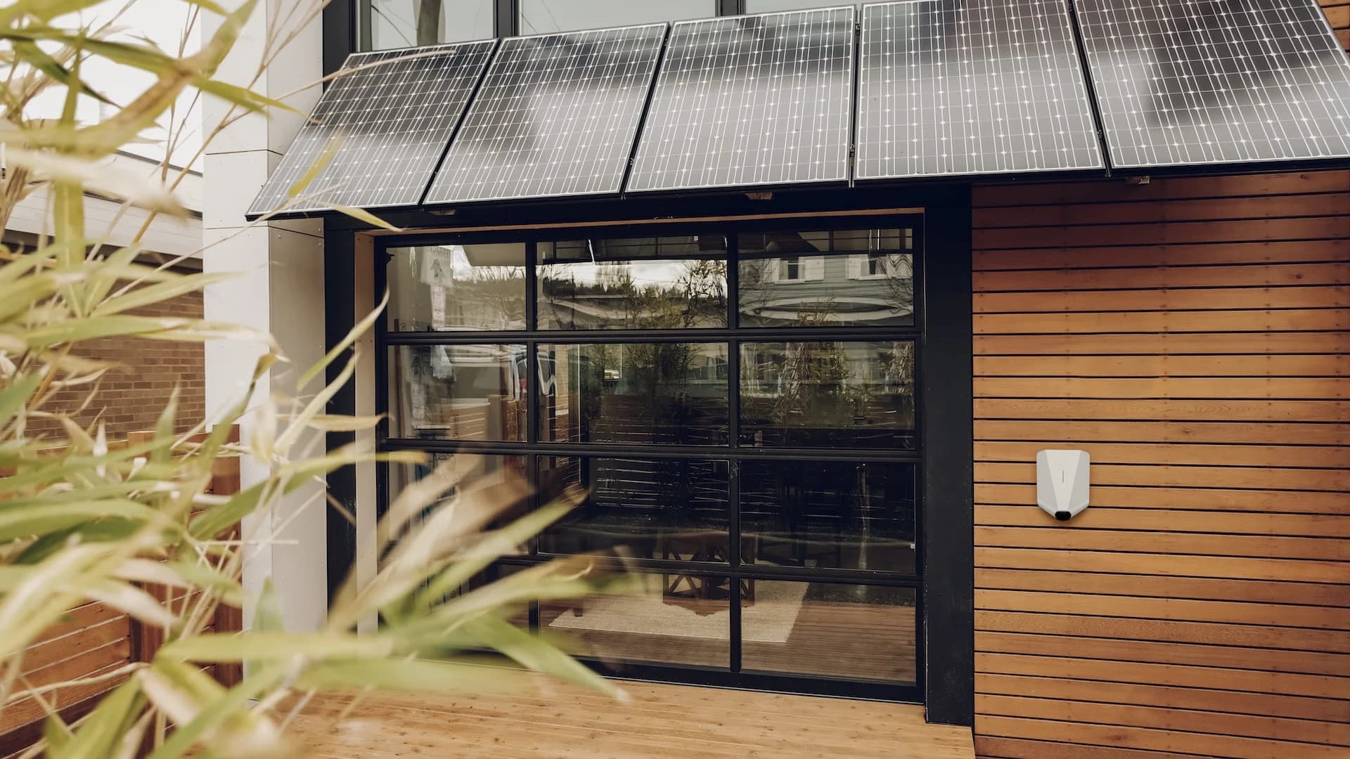 Je auto opladen met zonnepanelen: zo profiteer je maximaal